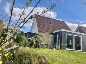 Ferienhaus Dijkrose Mit Großem Garten